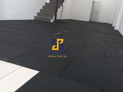 Thi công gạch cao su màu đen dày 15mm LH 0898 080 320