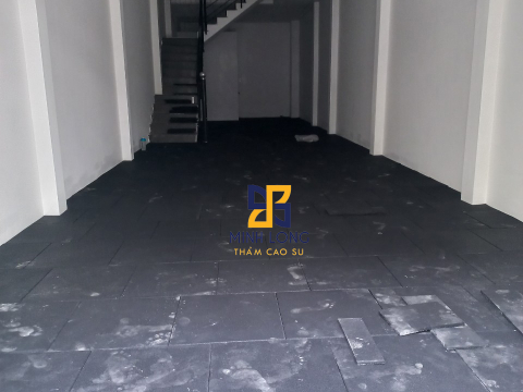 Thi công gạch cao su màu đen dày 15mm LH 0898 080 320